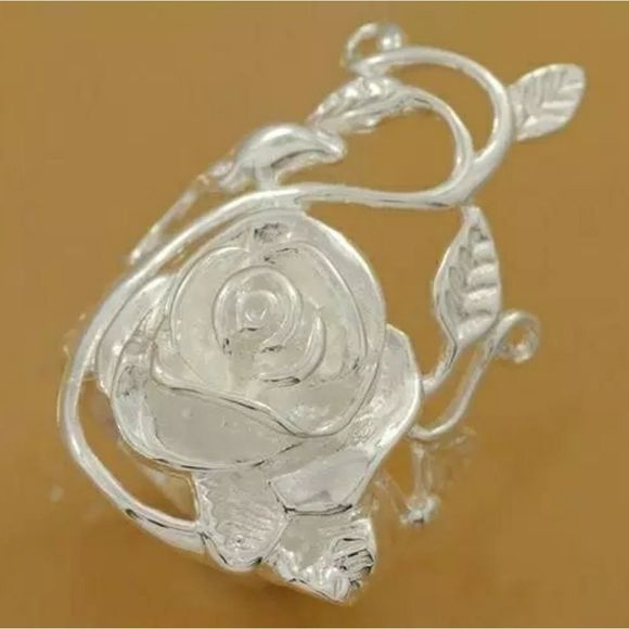 None Jewelry - 🔴25%off  Rose  ring
